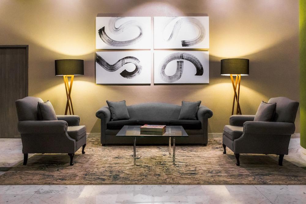 La Joya Pachuca Hotel Exterior foto A living room with a carpet